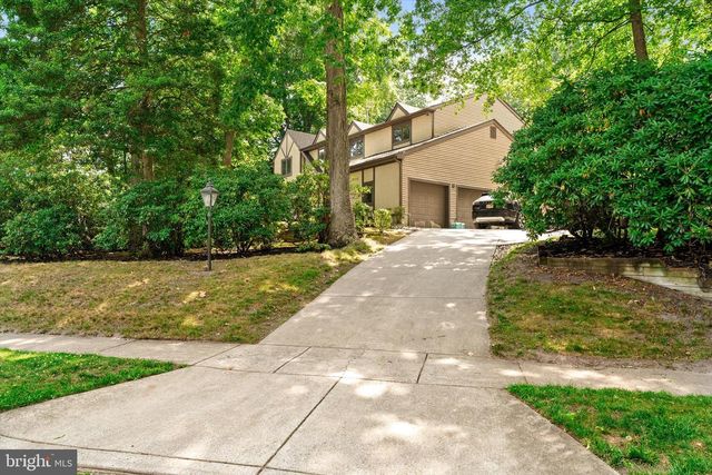 1 HIDDEN ACRES DR, Voorhees, NJ 08043