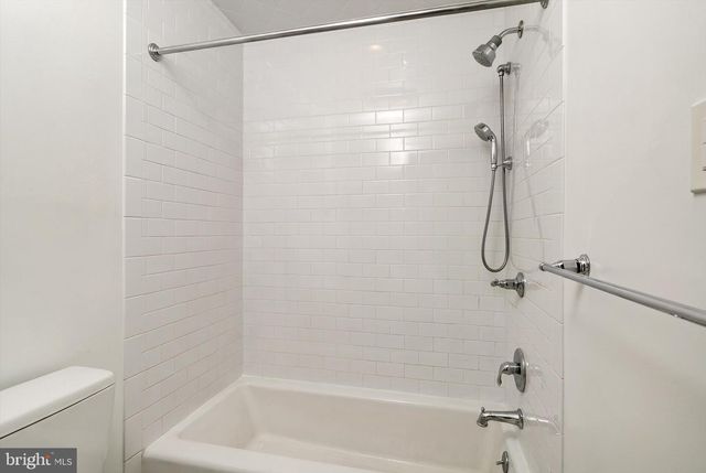 1 HIDDEN ACRES DR, Voorhees, NJ 08043