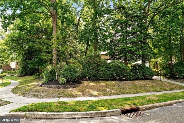 1 HIDDEN ACRES DR, Voorhees, NJ 08043