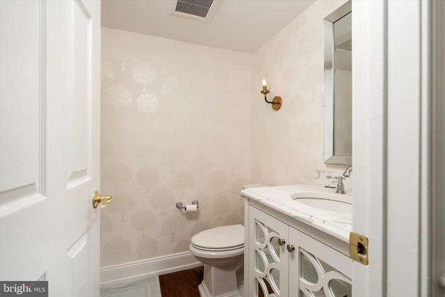 1 HIDDEN ACRES DR, Voorhees, NJ 08043