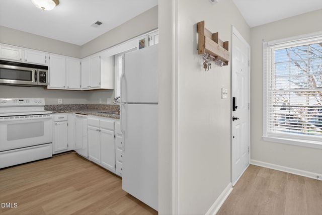 102 Lake Hollow Circle, Cary, NC 27513