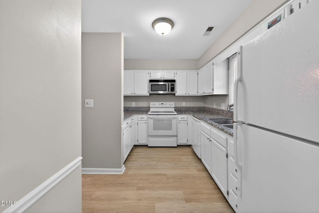 102 Lake Hollow Circle, Cary, NC 27513