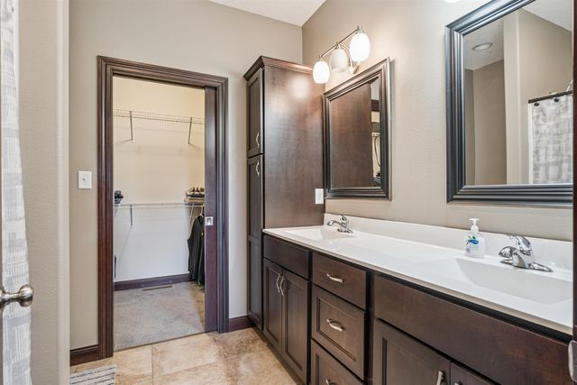 4755 Winghaven Drive, Waterloo, IA 50701