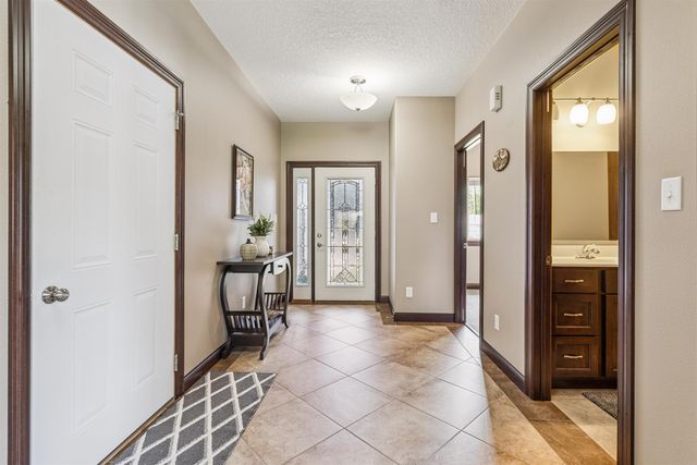 4755 Winghaven Drive, Waterloo, IA 50701