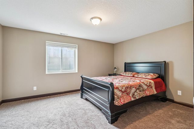 4755 Winghaven Drive, Waterloo, IA 50701