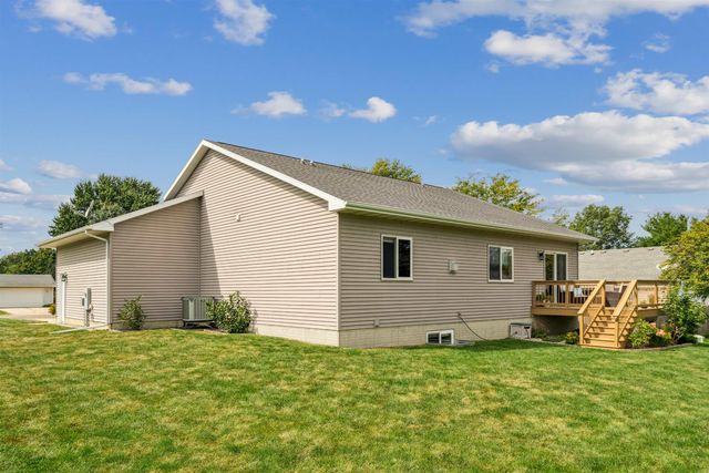 4755 Winghaven Drive, Waterloo, IA 50701