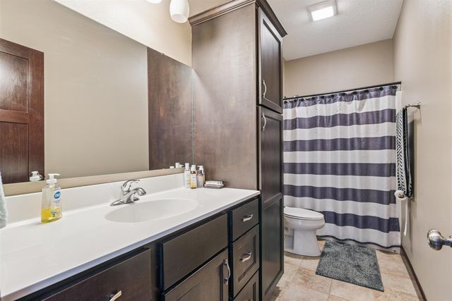 4755 Winghaven Drive, Waterloo, IA 50701