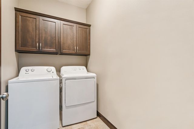 4755 Winghaven Drive, Waterloo, IA 50701