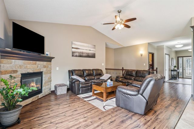 4755 Winghaven Drive, Waterloo, IA 50701