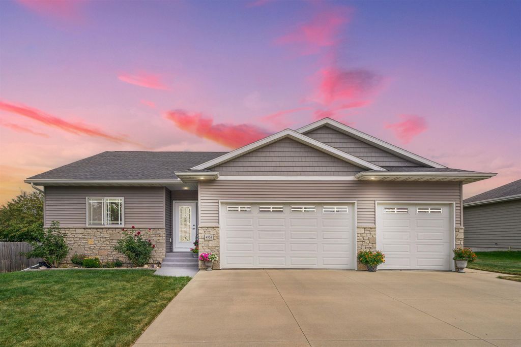 4755 Winghaven Drive, Waterloo, IA 50701