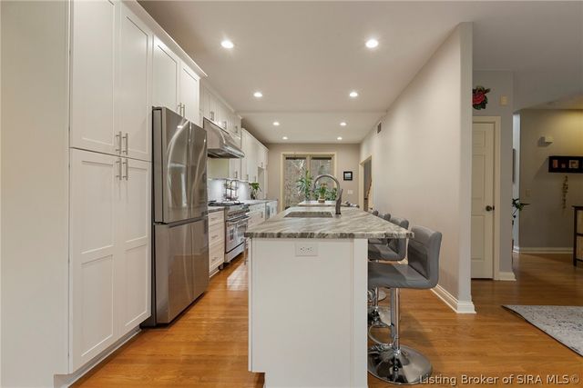 2707 Clearstream Court, New Albany, IN 47150