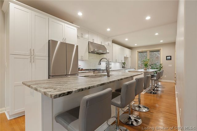 2707 Clearstream Court, New Albany, IN 47150