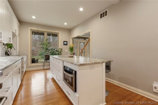2707 Clearstream Court, New Albany, IN 47150