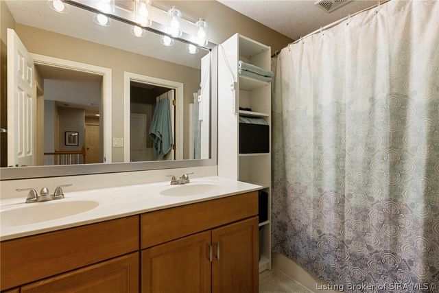 2707 Clearstream Court, New Albany, IN 47150