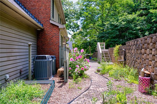 2707 Clearstream Court, New Albany, IN 47150
