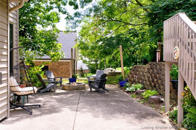 2707 Clearstream Court, New Albany, IN 47150