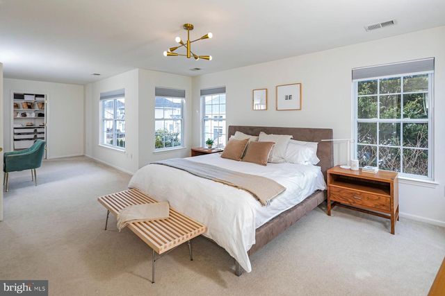 6 STABLE LN, Flemington, NJ 08822