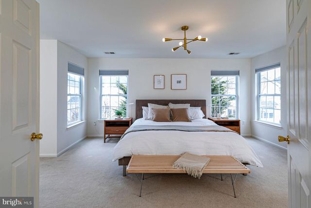 6 STABLE LN, Flemington, NJ 08822