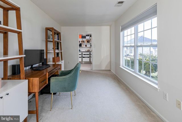 6 STABLE LN, Flemington, NJ 08822