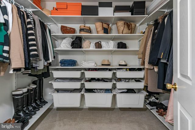 6 STABLE LN, Flemington, NJ 08822