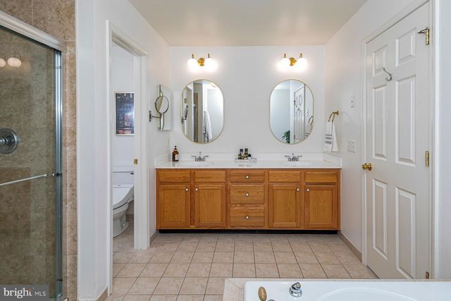 6 STABLE LN, Flemington, NJ 08822