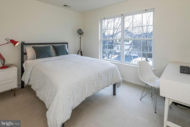 6 STABLE LN, Flemington, NJ 08822