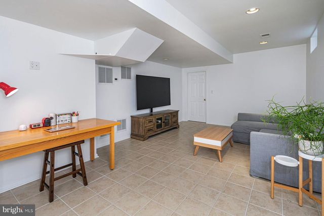 6 STABLE LN, Flemington, NJ 08822