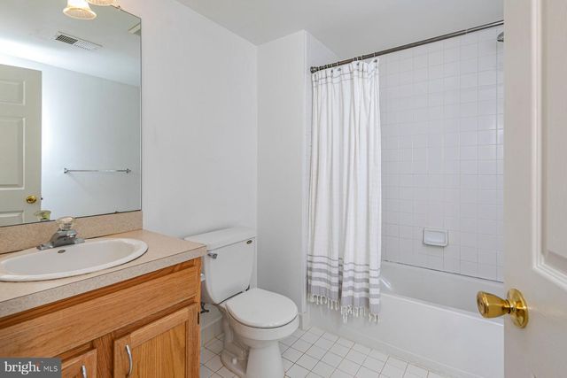 6 STABLE LN, Flemington, NJ 08822