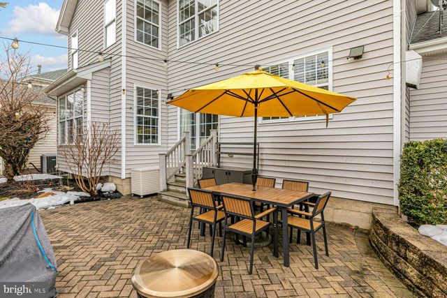 6 STABLE LN, Flemington, NJ 08822