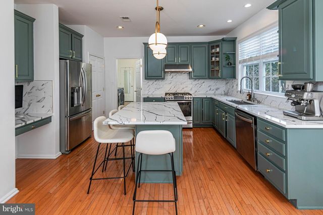 6 STABLE LN, Flemington, NJ 08822