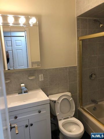 127 68th Street 15, Guttenberg, NJ 07093