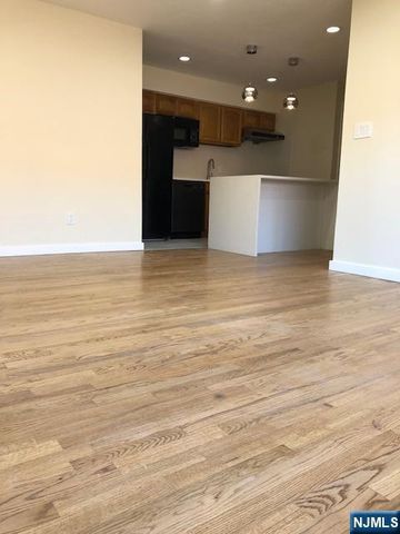 127 68th Street 15, Guttenberg, NJ 07093