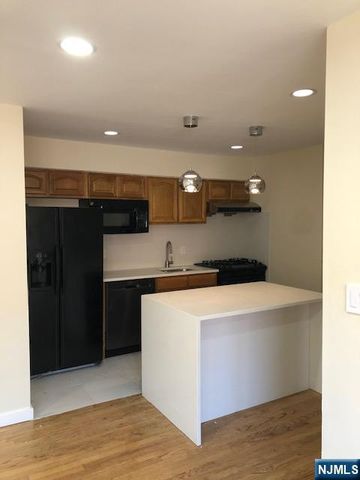 127 68th Street 15, Guttenberg, NJ 07093