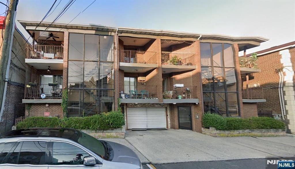 127 68th Street 15, Guttenberg, NJ 07093