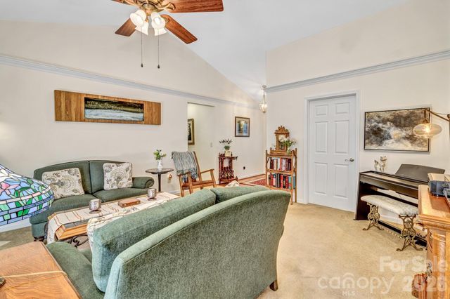 333 Charlestown Drive, Hendersonville, NC 28792