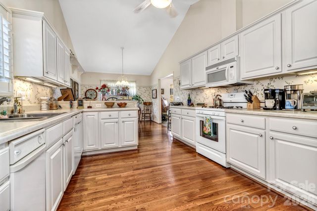 333 Charlestown Drive, Hendersonville, NC 28792