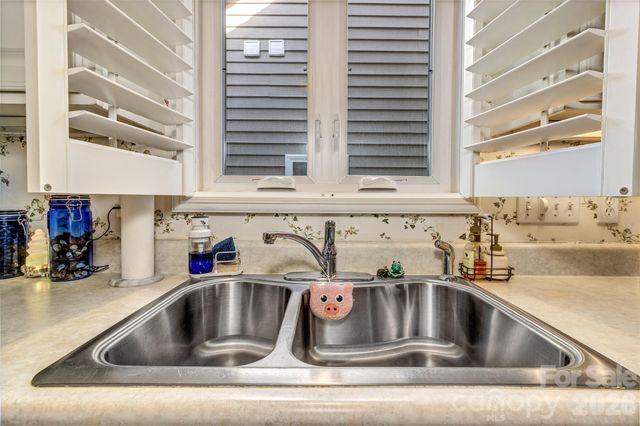 333 Charlestown Drive, Hendersonville, NC 28792