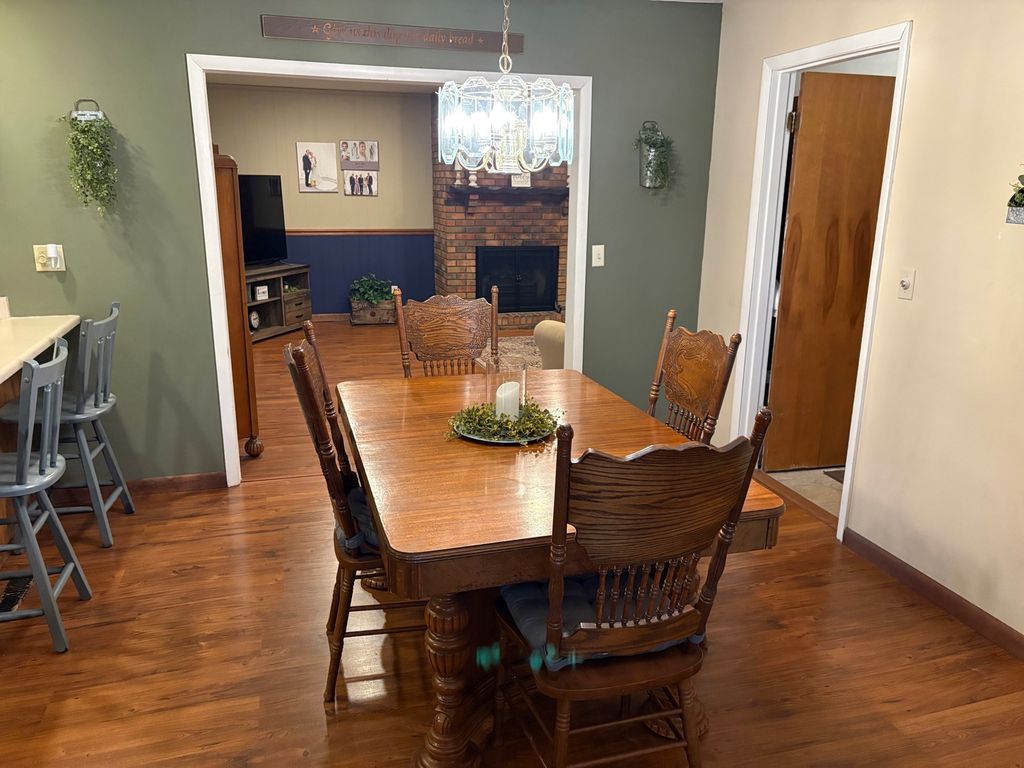 Image 11 of property listing at 24 Cessna Drive, Centralia, IL 62801