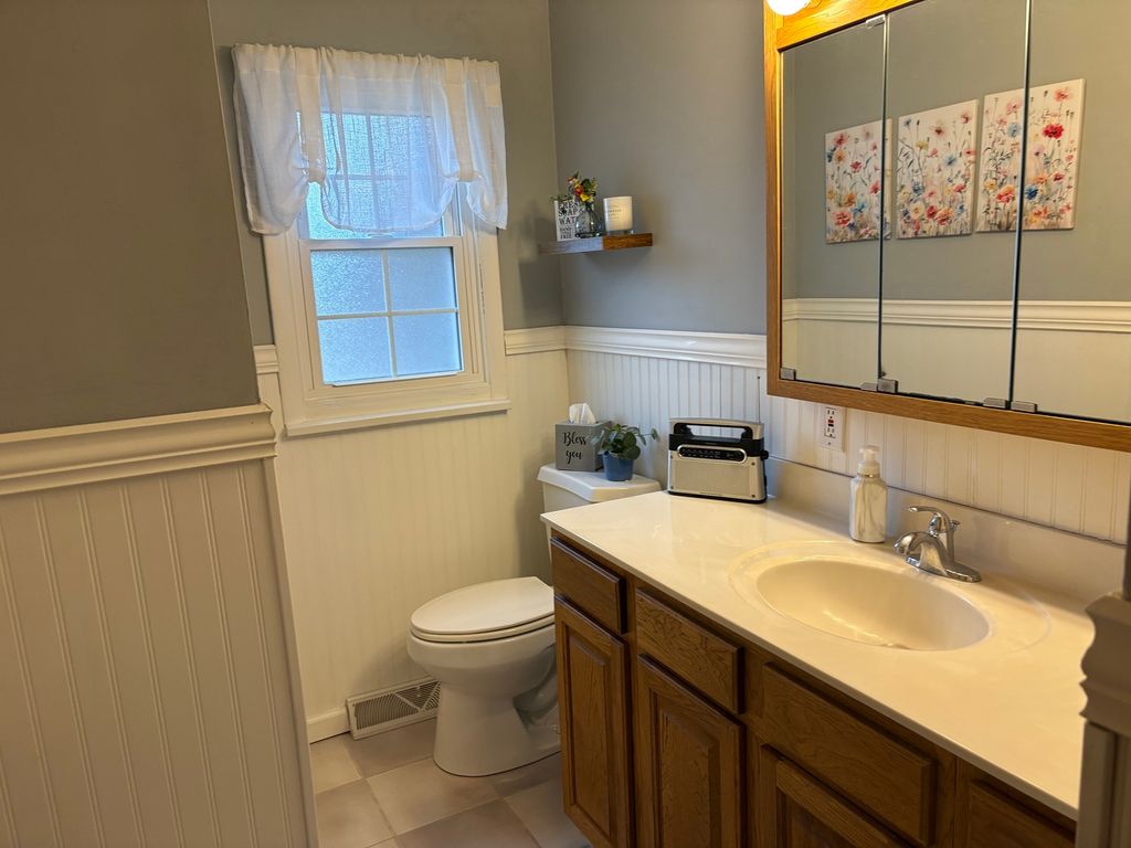 Image 17 of property listing at 24 Cessna Drive, Centralia, IL 62801