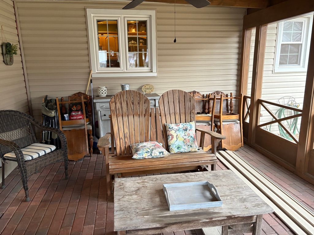 Image 24 of property listing at 24 Cessna Drive, Centralia, IL 62801