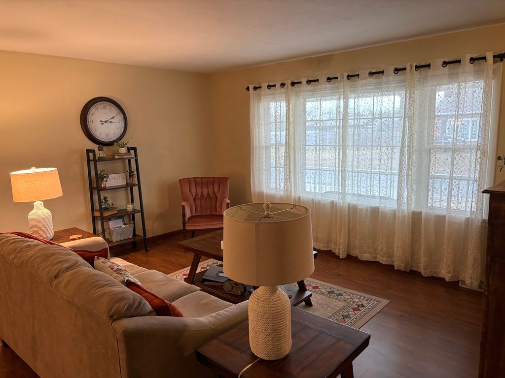 Image 9 of property listing at 24 Cessna Drive, Centralia, IL 62801