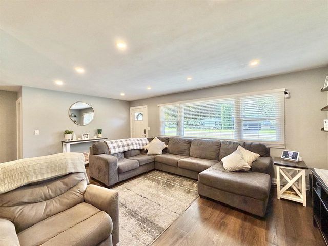 2015 Murphy Woods Road, Beloit, WI 53511