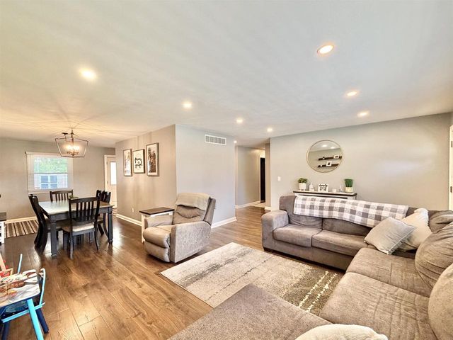 2015 Murphy Woods Road, Beloit, WI 53511