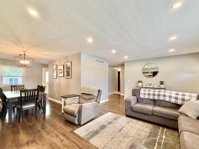 2015 Murphy Woods Road, Beloit, WI 53511