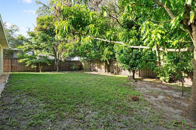 10001 FLORENCE AVENUE N, Tampa, FL 33612