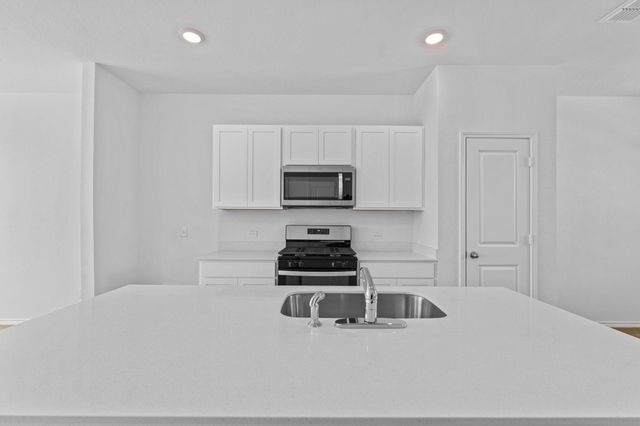 308 Santo Domingo RD, Bastrop, TX 78602