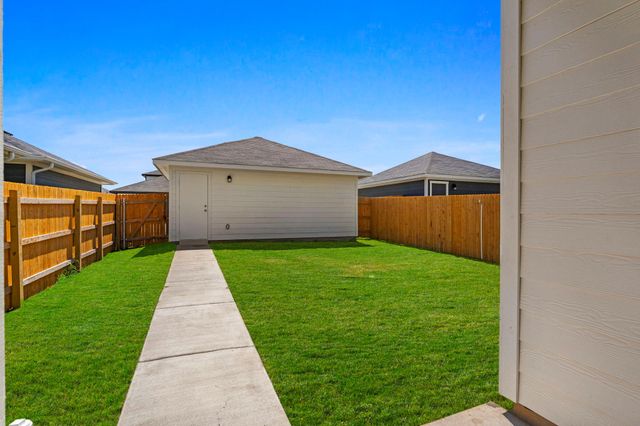 308 Santo Domingo RD, Bastrop, TX 78602