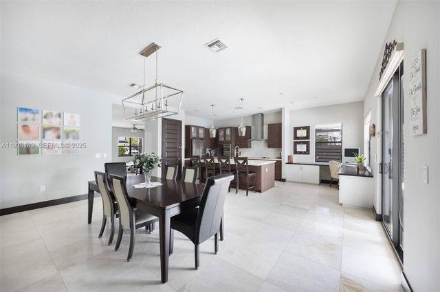 8811 NW 154th Ter, Miami Lakes, FL 33018