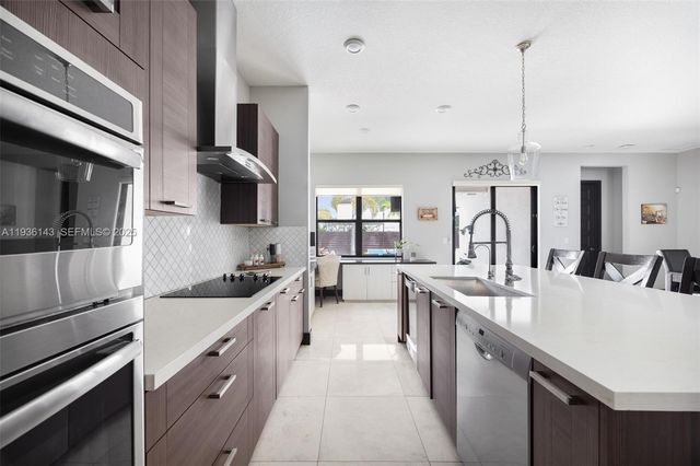 8811 NW 154th Ter, Miami Lakes, FL 33018