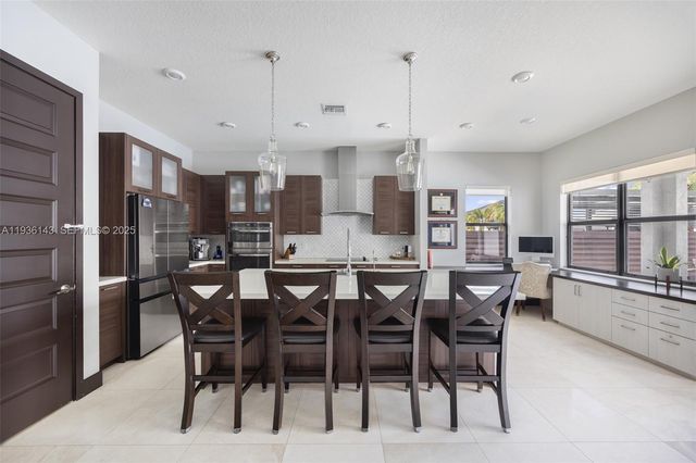 8811 NW 154th Ter, Miami Lakes, FL 33018